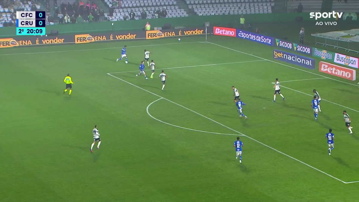 Gerson cruzou na medida para Matheus Pereira marcar o gol da vitória do Cruzeiro sobre o Coritiba. #futebol #Brasileirão #Coritiba #Cruzeiro