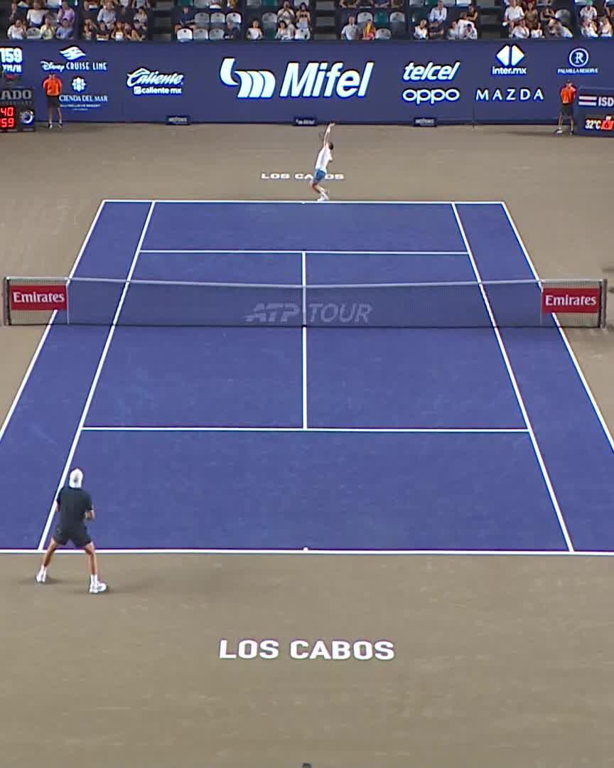 Nine straight games to complete the comeback 💪 Arthur Gea battles back to defeat Cerundolo 6-7(11) 6-4 6-0 and book his place into his first ATP semifinal! #LosCabosTennisOpen