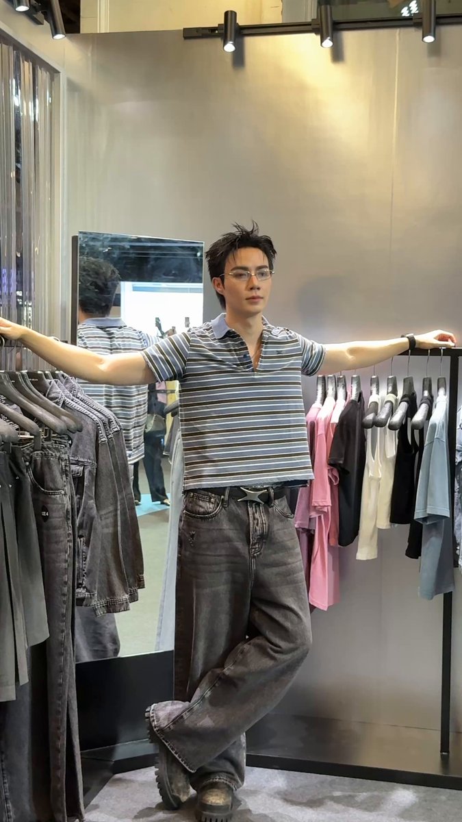 เค้าหล่อ เค้าเท่ เค้าเป็น CEO 🥰❤️‍🔥 หางแถวอยู่ตรงไหนคะอยากต่อคิวเป็นแฟนคลับ SUPER SUN POP UP AT SIAMCENTER #ZeePrukSuperSunxSiamCenter #SUPERSUNxSIAMCENTER Z SUPER SUN