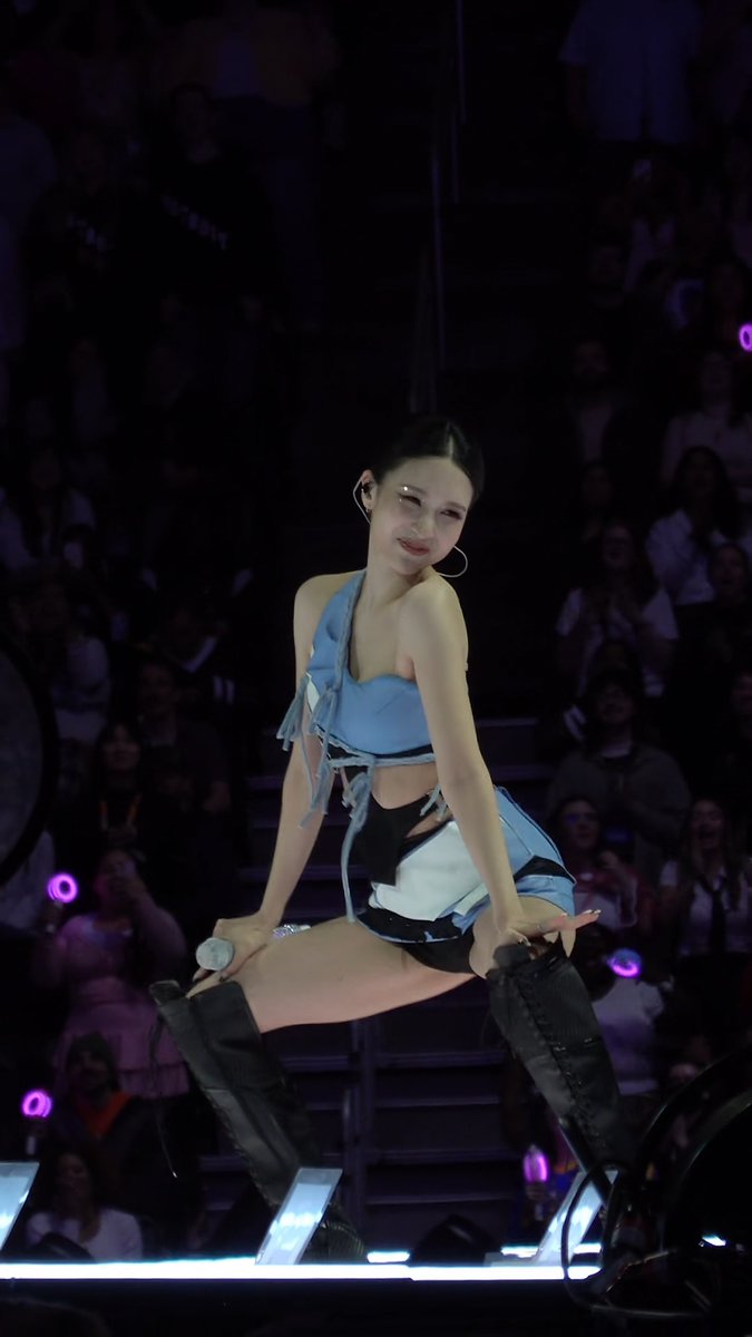 MINA TWERKING AND THEN GETTING SHY.. SHE'S SUCH A MENACE ๐ตโ๐ซ๐ตโ๐ซ๐