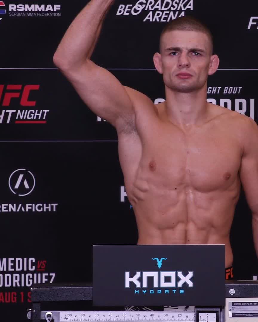 Noah Gugnon valide sa première pesée à l'UFC ! 🇫🇷 70,3 kg. ⚖️