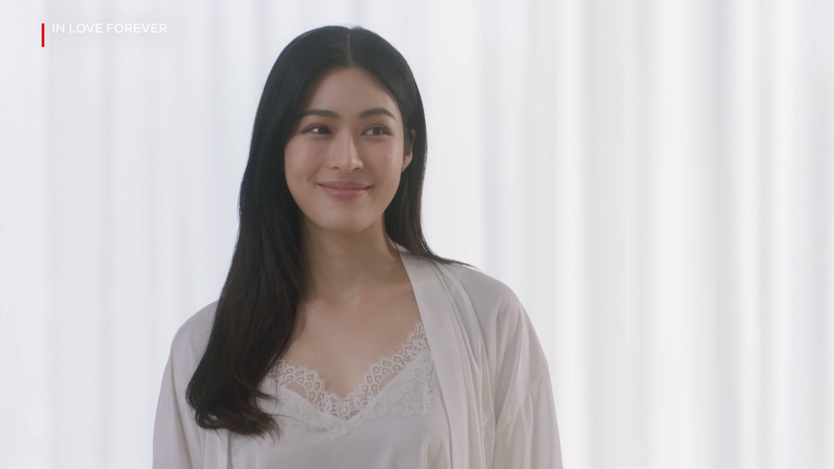neen’s sly little smile at runch after killing her mother-in-law with (fake) kindness once again 🤣 #InLoveForever #หลิงออม #LingOrm #Lingling #Orm #หลิงหลิงคอง #ออมกรณ์นภัส #LinglingKwong #OrmKornnaphat
