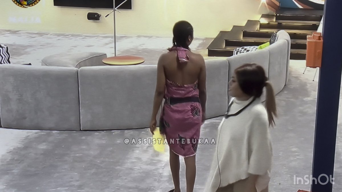 HM: Why you dey tie wrapper ? Flora: Na my house I dey…you want make I wear koko shoe? Bells: You people that over dress, you’re inside your house, no be runway. Flora and Bells if I slap you 🌚 #BBNaija
