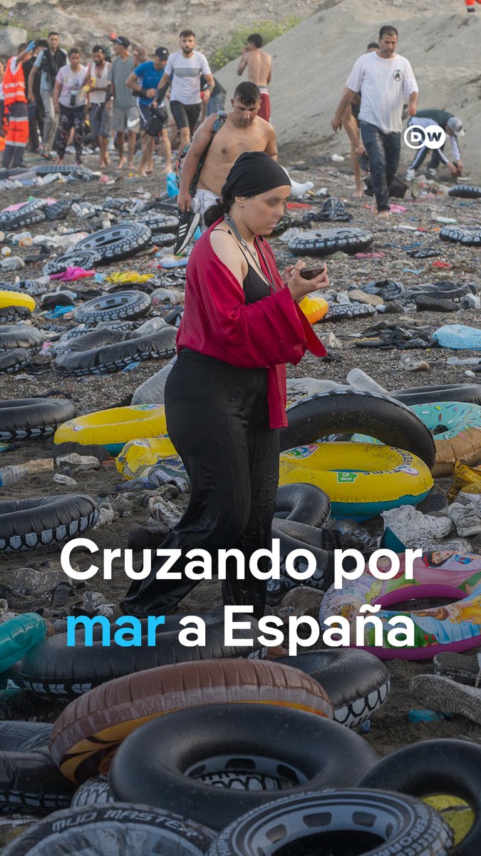 Cientos de migrantes cruzan nadando de Marruecos a España Más de 1.500 personas han ingresado al enclave español de Ceuta en solo una semana. Los centros de acogida están al límite de su capacidad, mientras el presidente de Ceuta pide al Gobierno español que declare "emergencia nacional".