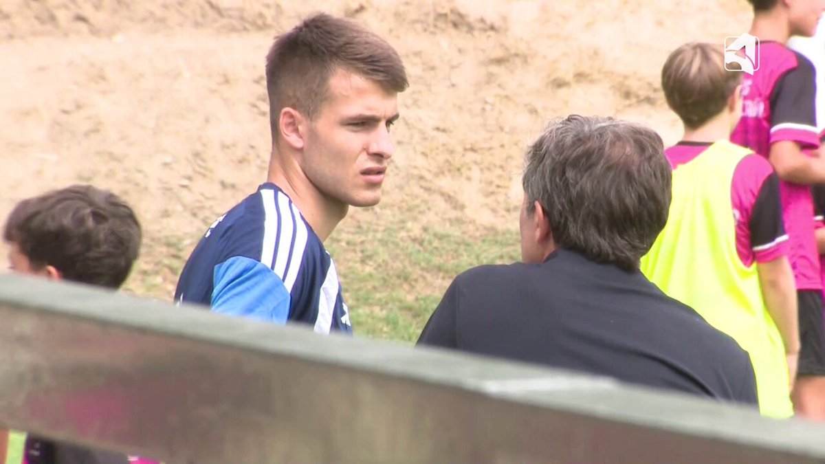 🎥🎥 #RealZaragoza || Lalo Arantegui, director deportivo del Real Zaragoza, ha charlado al termino del entrenamiento matinal en Boltaña con Samed Bazdar y el técnico Ibai Gómez