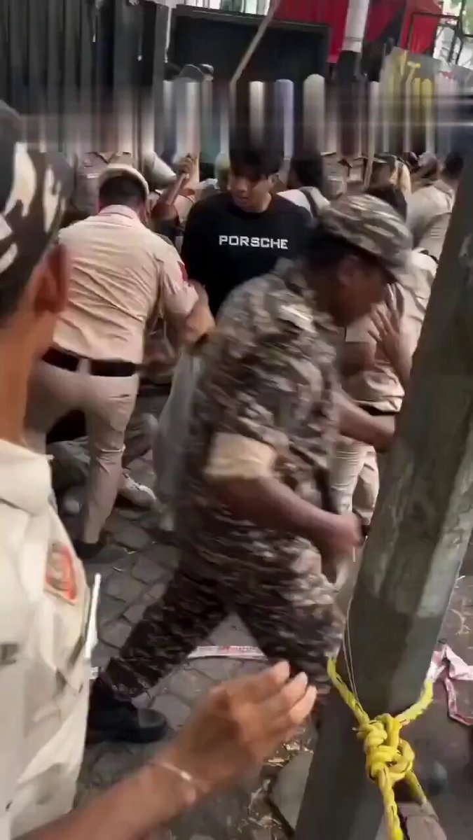 Who Ordered 𝗗𝗲𝗹𝗵𝗶 𝗣𝗼𝗹𝗶𝗰𝗲? Clip 05 ➡️ Amit Shah Must Resign