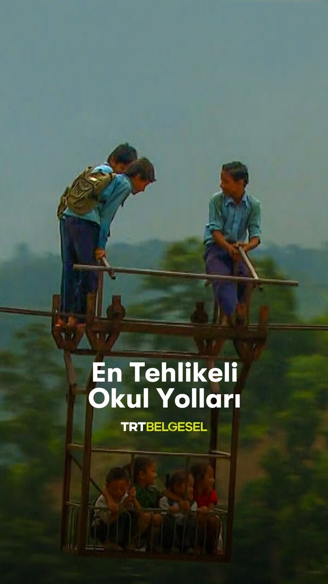 Nepal'in dağ köyü Kumpur'da yaşayan çocukların her gün okula gitmek için geçmeleri gereken tehlikeli yolculuğa tanık oluyoruz. "En Tehlikeli Okul Yolları", 20.10'da TRT Belgesel'de.
