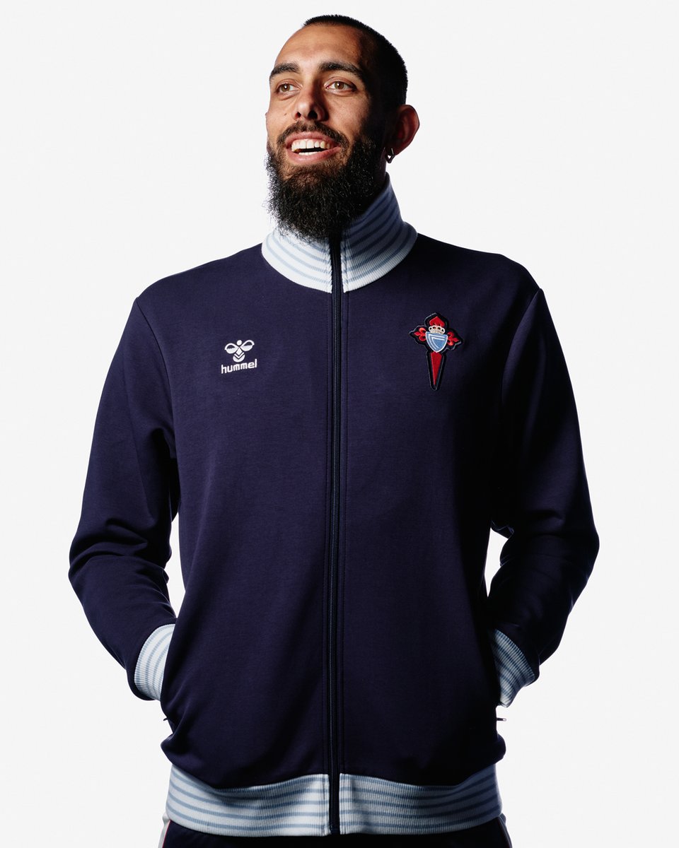 A chaqueta himno xa pode ser túa. Dispoñible en 🛍️