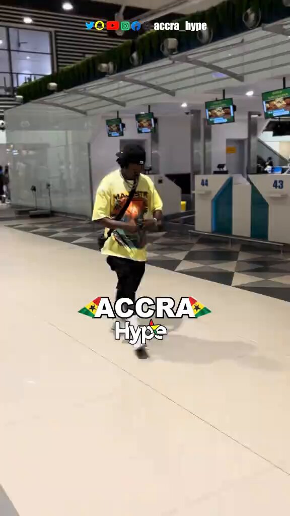They didn’t take Abonko to the UK for the ShattaFest,thought they said he went in a private jet why he no carry am join 😂😂😂😂😂😂