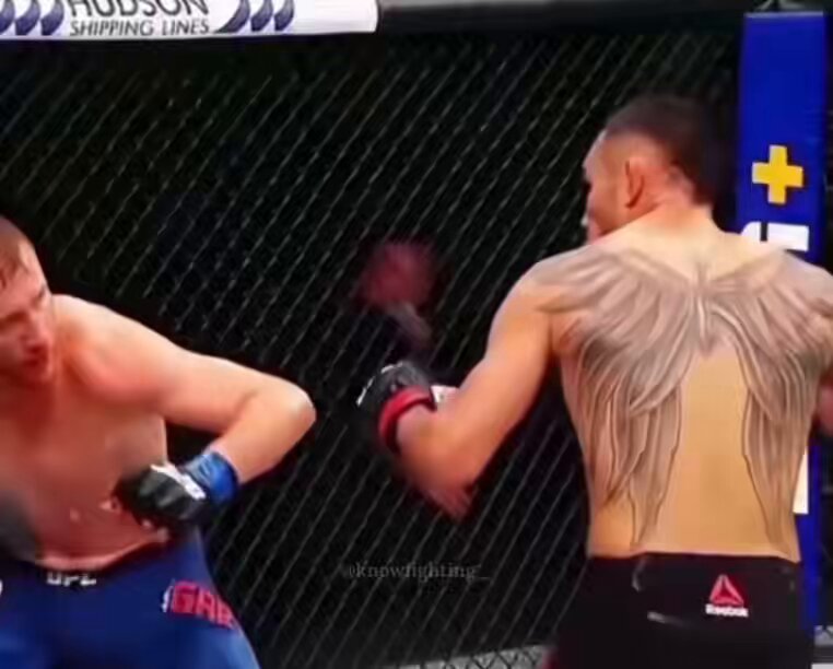 E esse foi o último soco de Tony Ferguson em seu auge…