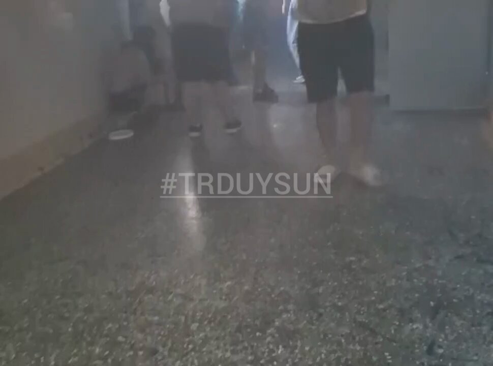 Yunanistan'daki Korydallos Cezaevi'nde, Türkiye'ye iade edilecek bir Türk mahkumun sevki sırasında diğer Türk mahkumlar isyan başlatıp koğuşta yangın çıkardı. Polis müdahalesiyle bastırılan olayda 3 kişinin öldüğü, 20 kişinin yaralandığı iddia edildi.