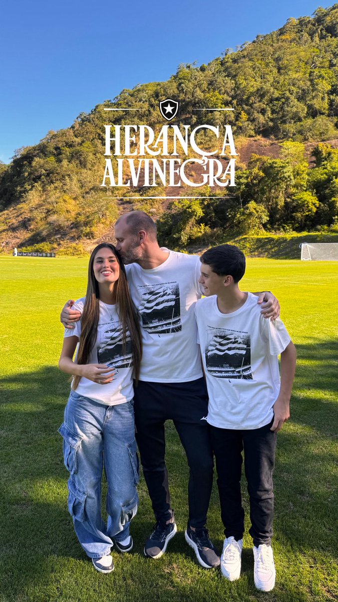 Tem coisa que a gente aprende. E tem coisa que a gente herda. O Botafogo F.R. se herda! 🖤🤍 O dia dos pais tá chegando 👀 e a gente preparou uma lista de presentes pra você presentear o seu ídolo número 1 ⭐️
