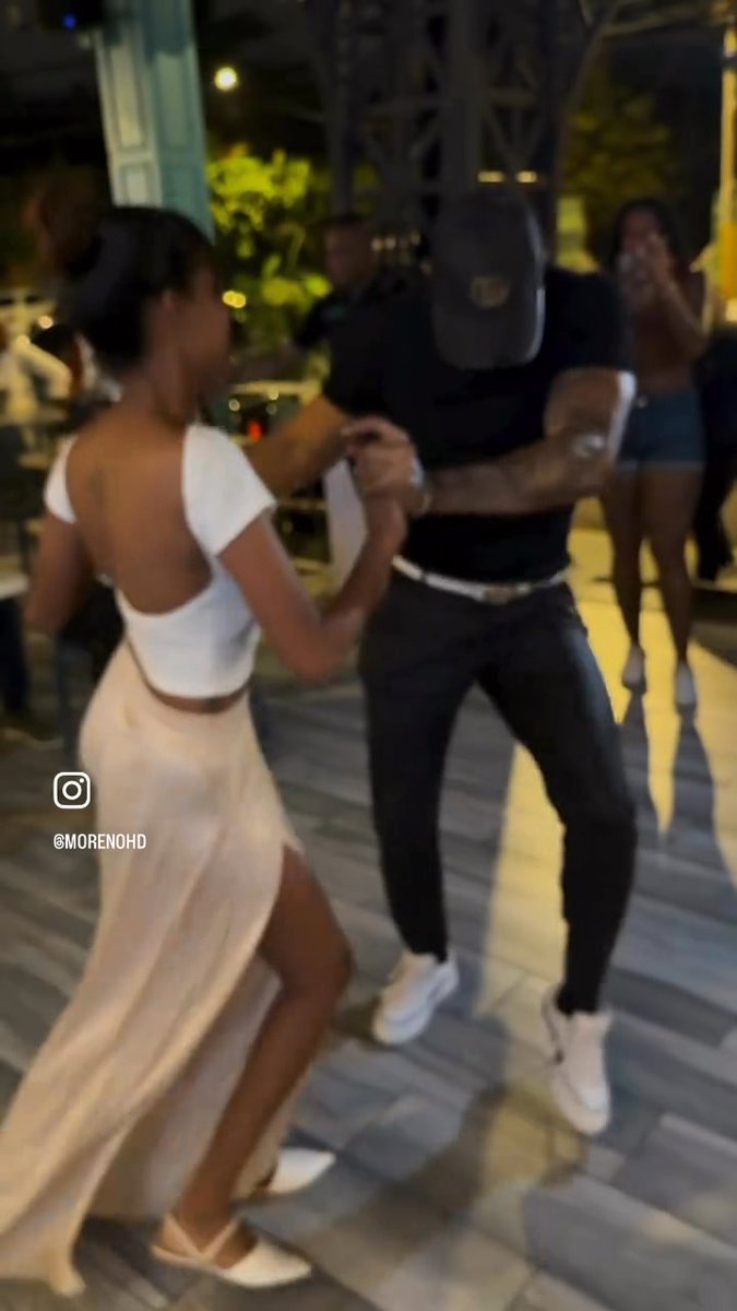 Cómo se llama este tipo de baile? (Bachata sabemos que NO es)