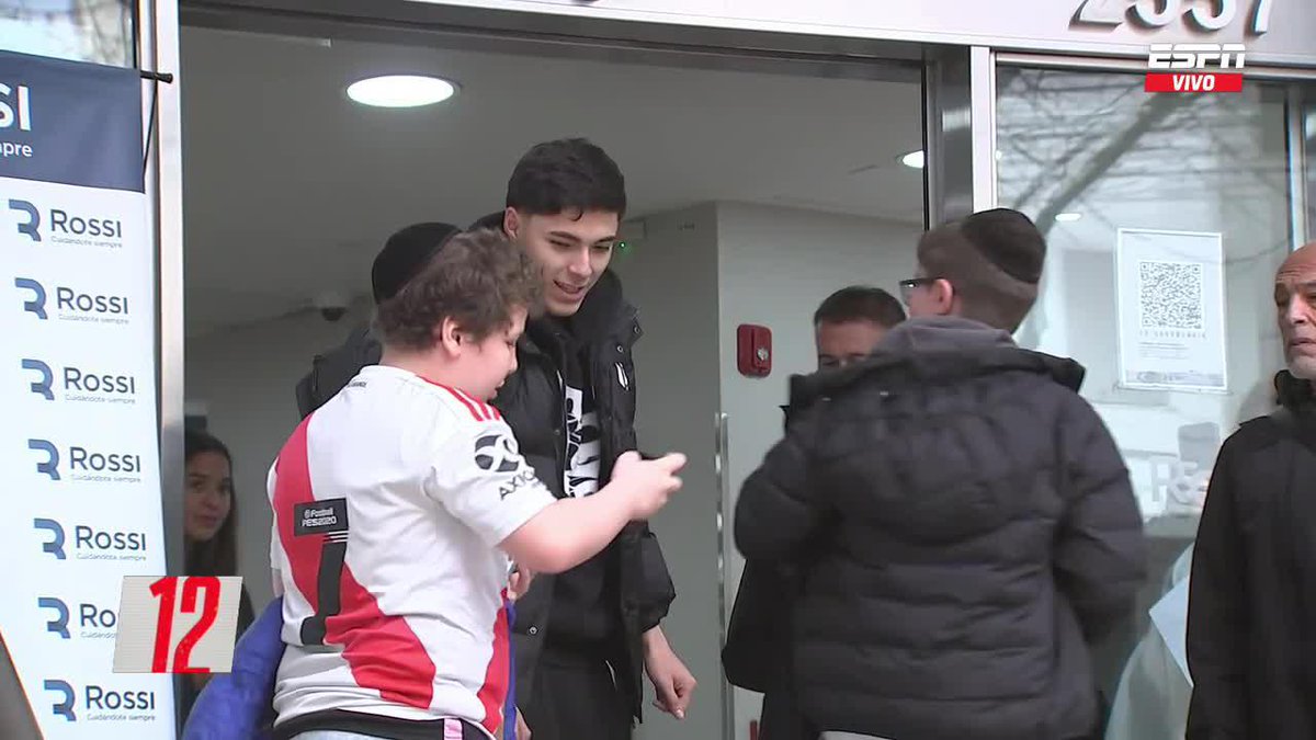 🚨 Lucas Martínez Quarta y Giuliano Galoppo fueron a recibir a Tobías Andrada. 📸 Iván