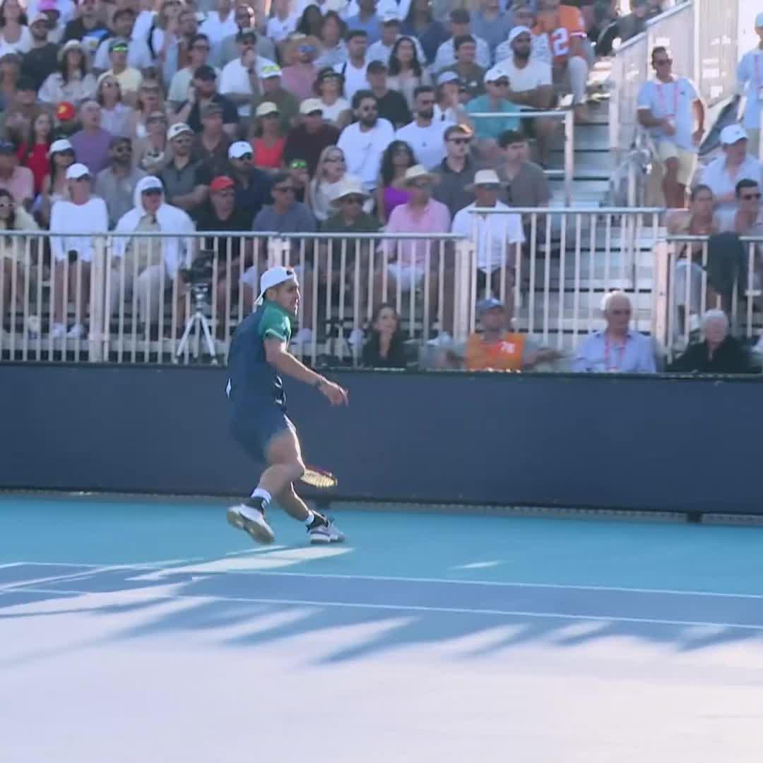 Buen momento para recordar este puntazo de Alejandro Tabilo en Miami. 🤯 Una LOCURA lo que hizo el chileno.