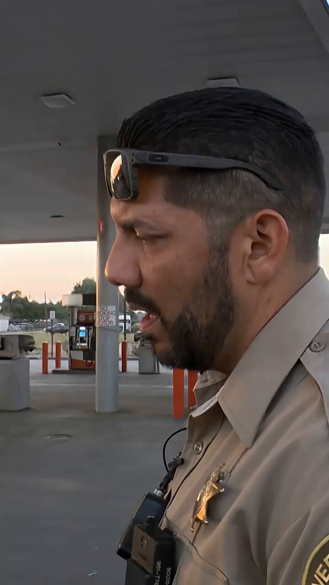 "Cowboy butts drive me nuts” she tells the deputy… then they find the meth in her purse 😂