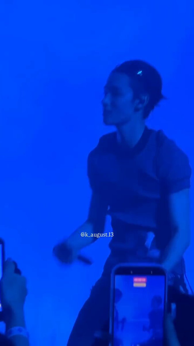 THEY PERFORMED WASSUP TOO 😭😭