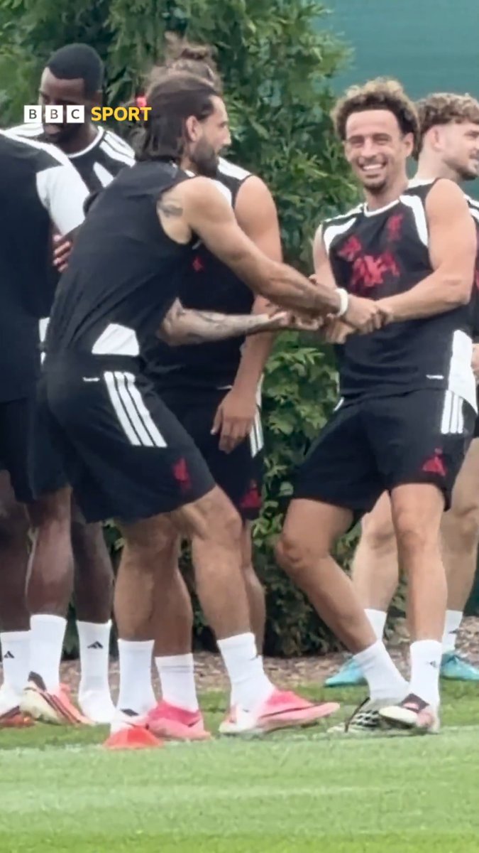 Curtis Jones and Dominik Szoboszlai seem to have resolved their differences in training following a heated argument after their win against Wrexham 🤝