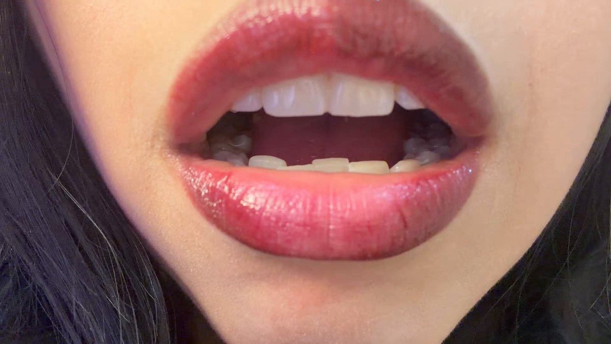 Tiny, you smell so good, so peaceful… I'm just going to lick you a tiny, and then I'll swallow you whole… Nobody would care if someone as small and insignificant as you died. Don't you think so? #vore #giantess #sizetwitter #tongue #巨人女