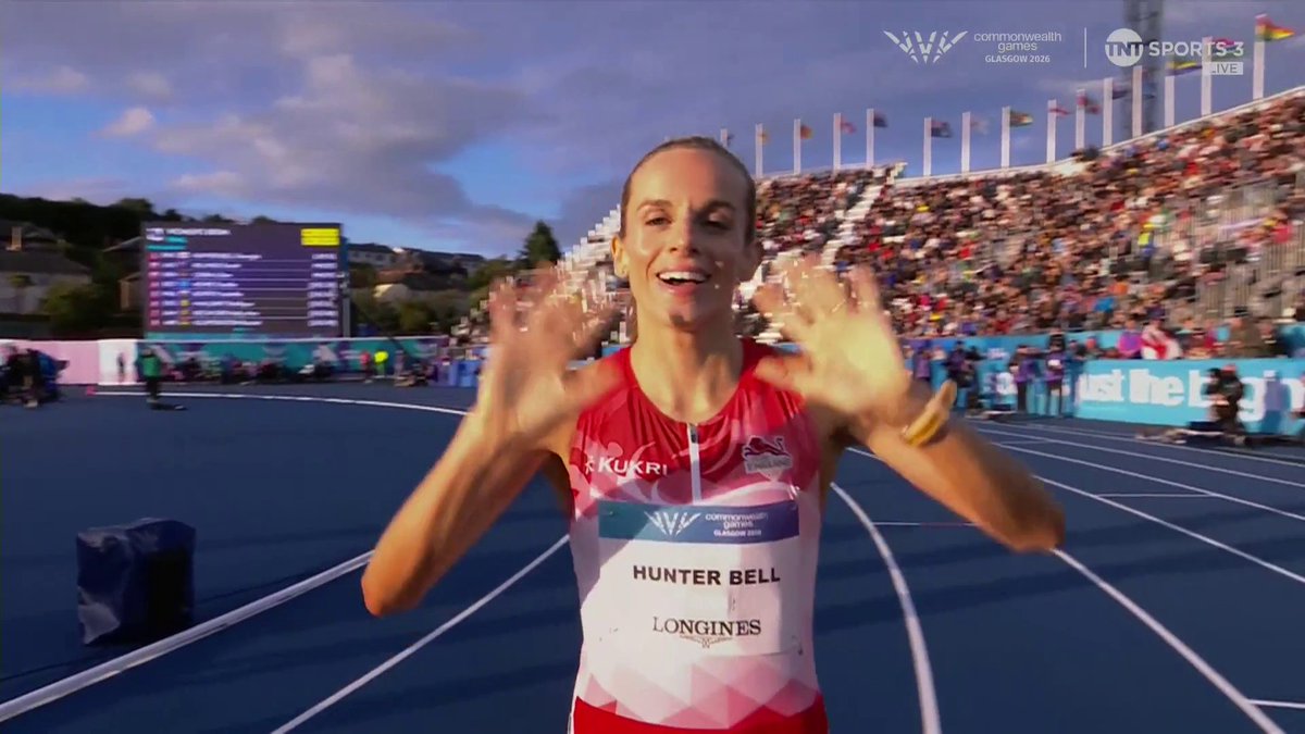 Running the perfect race 👏 Team England's Georgia Hunter-Bell is the new women's 800m Commonwealth champion! 🥇