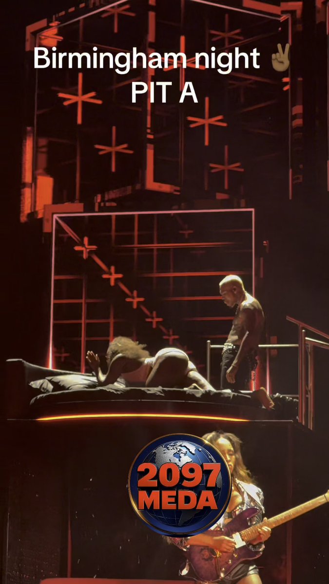 Chris Brown and Usher seeing who can be the freakiest on stage. Chris knew what to do with them Alabama yams. She homemade biscuit and gravy fed, slow cooked greens fed.