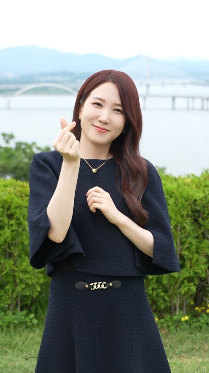 A MULHER NÃO PARA! Park Eun-bin passando pra deixar um recado pro Brasil. Tem episódio novo de Assustadoramente Apaixonados todo sábado e domingo, tá? 👻 😍