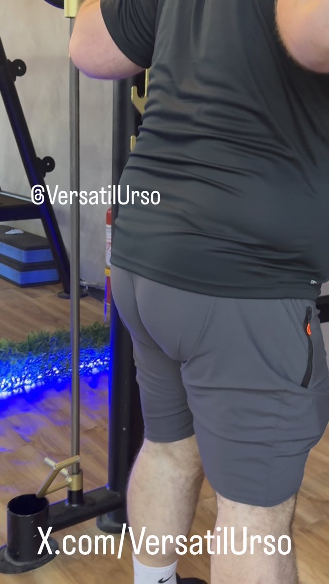 Praticar muito agachamento pra poder sentar gostoso no meu chaser e nos machos de collab. #Osos #chaser #bear #bigbear #hairy #cuckold #beargym #gym Liam Harding 700k 𝕏 Daddy Fetish® BigMXican DJ Ferrari 🎧🎵 Anao da Terra Media BrazilianHairyBear BIG Bull 🐂 (Top 7,1% OnlyFans) Pablito_MT Hugo Men Studios Dylan River🍆 & Bob Stone 🍑 (25K)