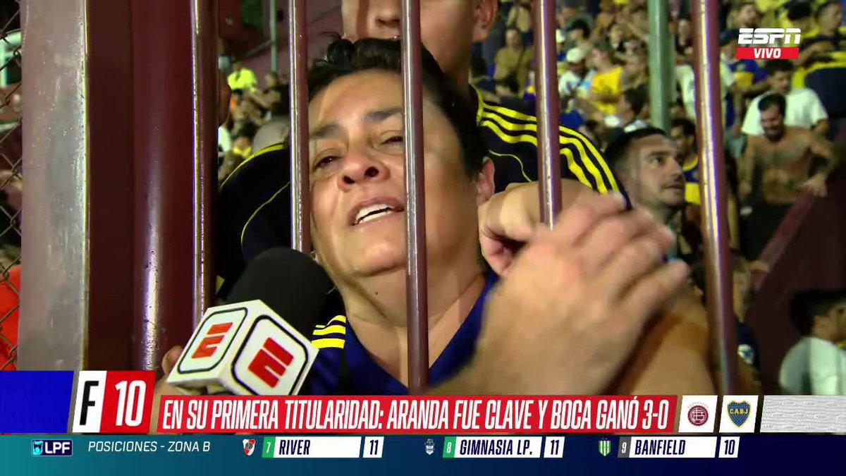 El día que Aranda debutó como titular la madre habló desde la popular y dijo “ES MALEDUCADO, OJO…”. La que avisa no traiciona.