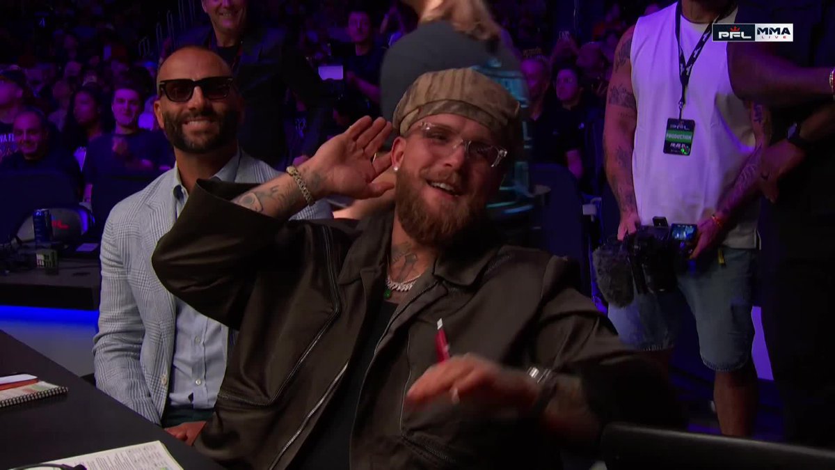 The whole crowd just booed Jake Paul at the PFL event 😭