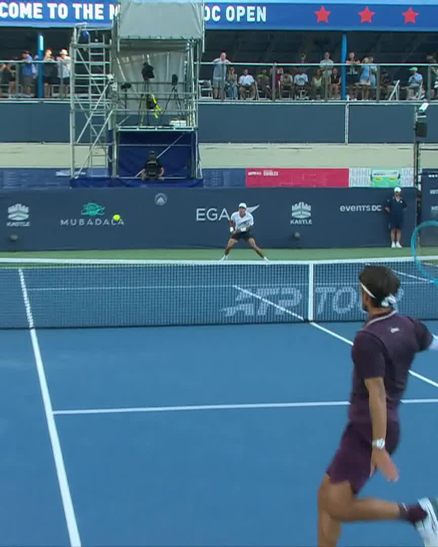 Just gorgeous 🙌 Lorenzo Musetti hits a pair of breathtaking backhands on back-to-back points! #MubadalaDCOpen