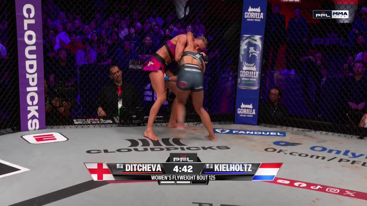 Dakota Ditcheva smells blood early in Round 2 🍿 #PFLNY | Main Card Live NOW on ESPN