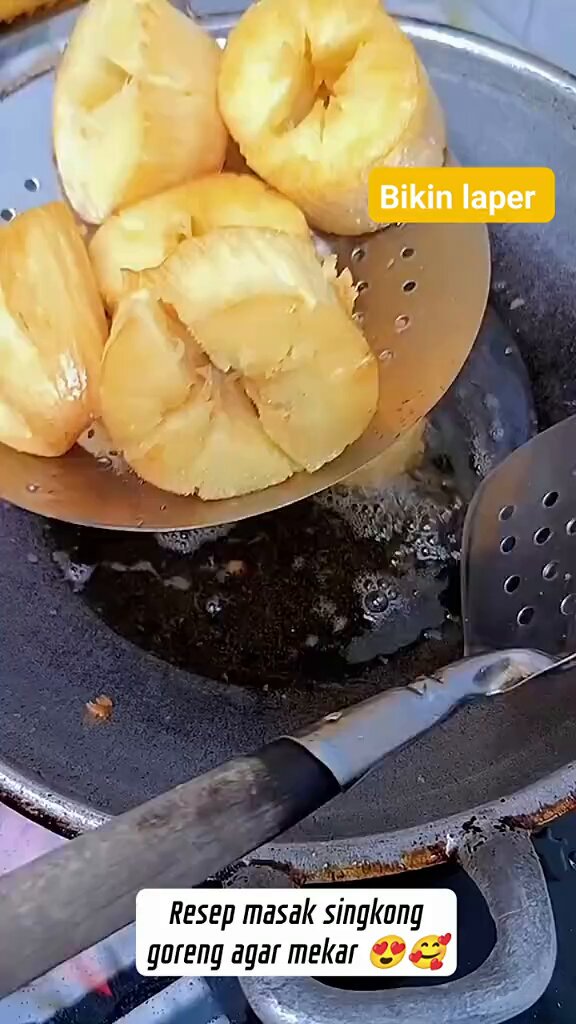 Yuuk sarapan ..... singkong goreng mekar 😁😁☕️☕️👍 ( dari: nurulhidayat618 )