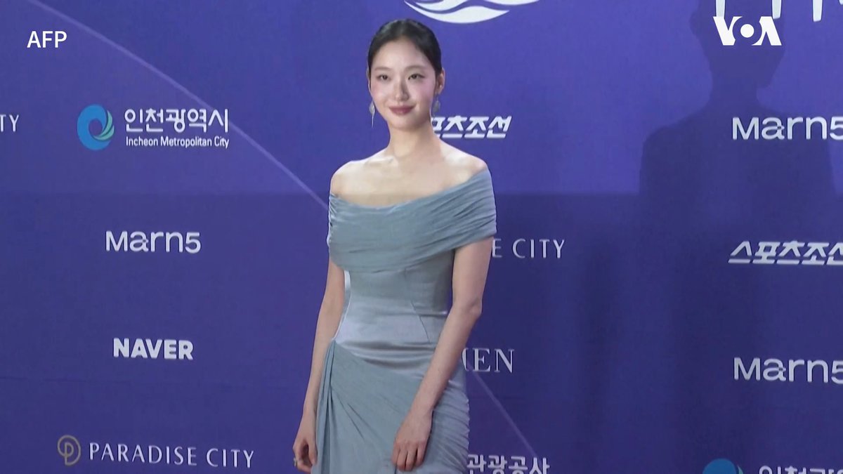 韩国第五届青龙系列大奖7月31日在仁川举办。朴海秀、申惠善分别获得视帝、视后。金高银获得青龙系列大奖最高荣誉“大赏”。青龙系列大奖是由韩国2022年起举办的首个针对流媒体内容的颁奖礼。 更多内容👉