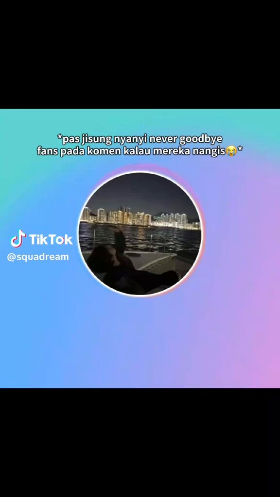 Tadi malam waktu Jisung live di weverse, dia sempet nyanyiin lagu never goodbye trus sijeuni pada komen kalau mereka nangis dan Jisung bingung kenapa pada nangis😭 🐹 kenapa nangis? ini kan lagu bahagia gimana ya bilangnya😭😭😭