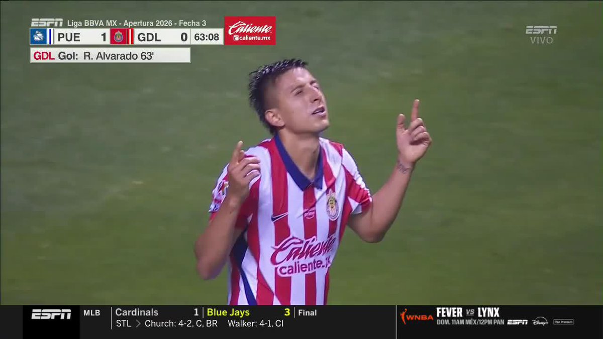 ยกGOLAAAAZOOOO DEL PIOJO ALVARADO! ๐ Tremendo zapatazo al รกngulo para que Chivas empate el partido en Puebla โฝ๏ธ ๐บ EN VIVO por ESPN y #DisneyPlus Premium