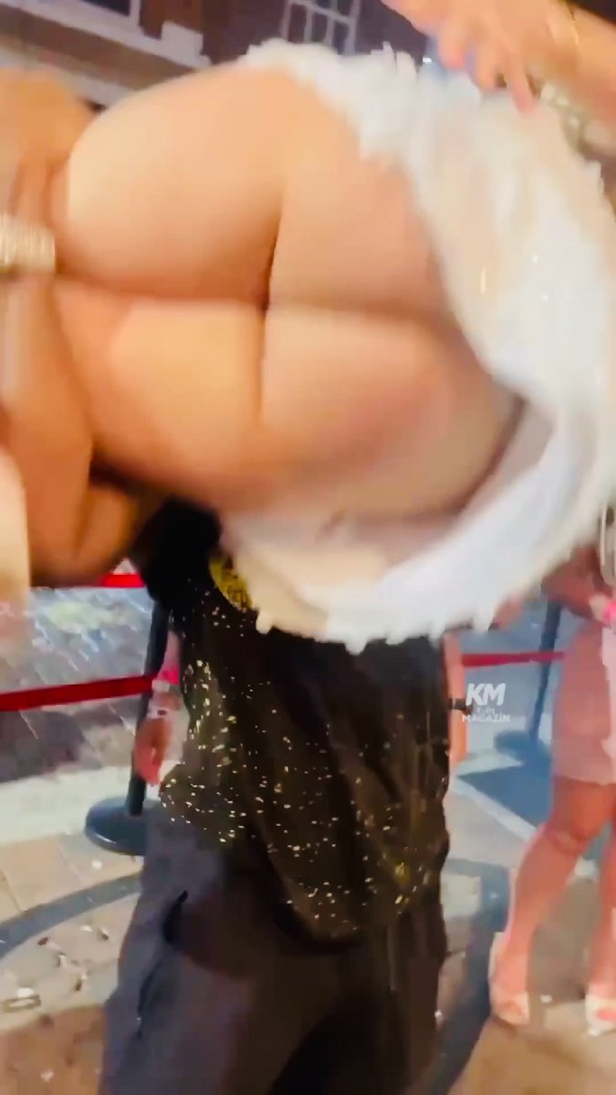 Content creator Manny (5starxmanny) really has nightlife looking like a strength competition 😭 Bro was out here shoulder pressing a full-grown adult like it was just another warm-up set. The wild part? Girls are volunteering for it 💀