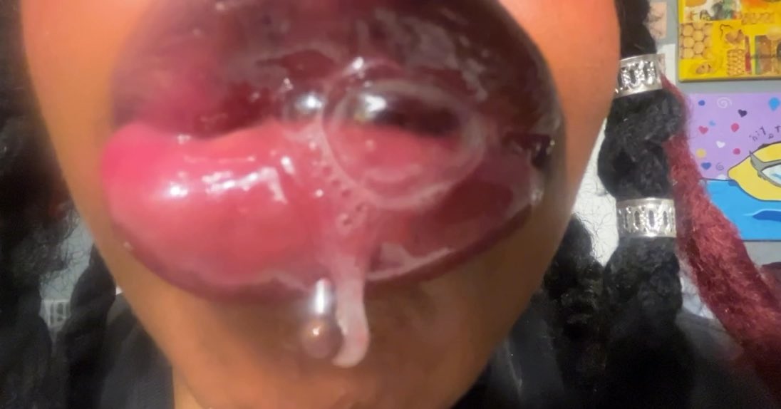 don’t shoot !! idc if you got a pole, clit, bussy etc. spank it &amp; catch my spit wit that leaky meat !! #dsls #joi #goonfuel #goonette #sellingcontent #femdom #findom #lipfetish #ebonytaboo #ebonygoon