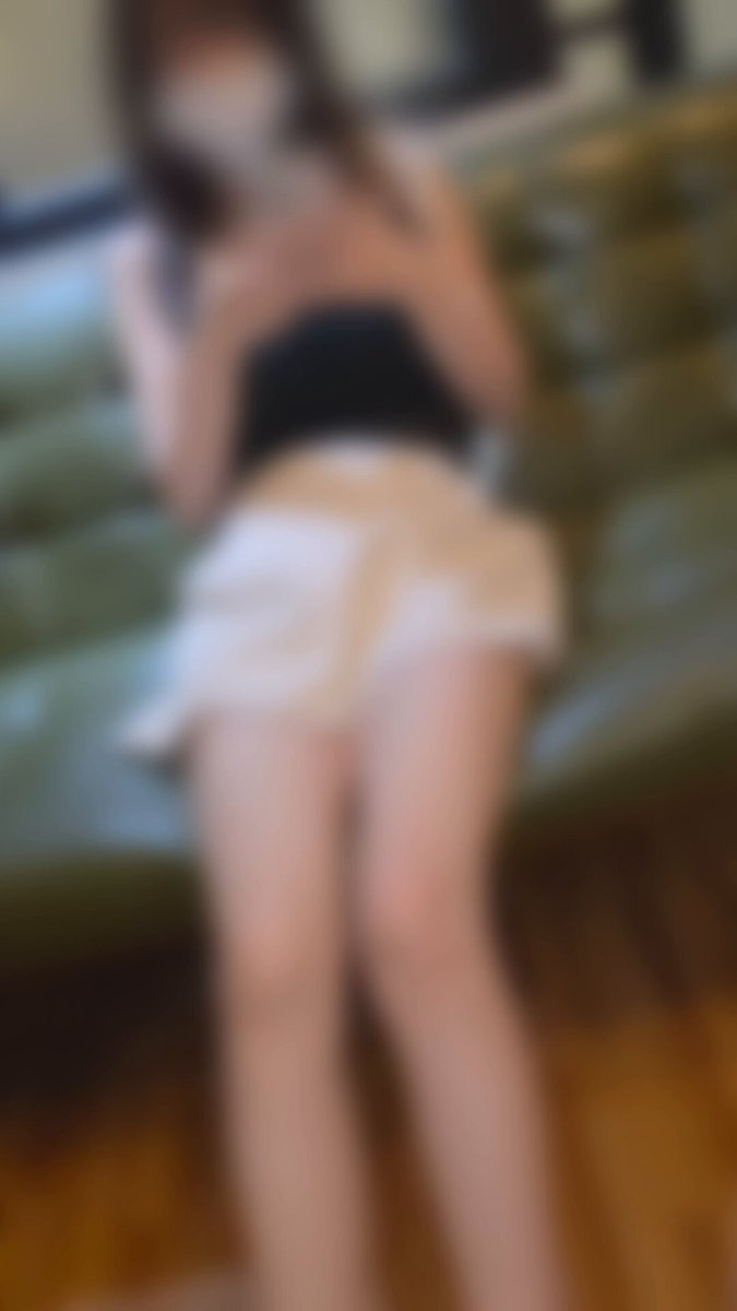 친구 카페에 일하는 06년생 신*대 무용학과 키 165cm 과탑인 알바생🥰 오늘 낮 정말 촉촉하고 뽀송한 235cm 저녁에 클럽 가신다고 섹시한 칼발을 촉촉하고 깨끗하게 해드렸습다!😍🥰😜 #풋워십 #여자발 #풋잡 #fd #spit #foot #footfetish