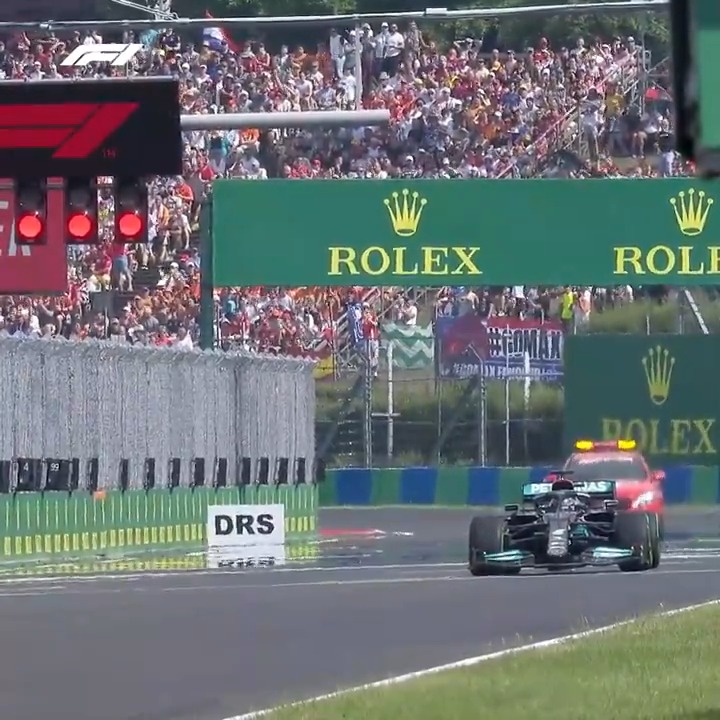 5 years ago today, one of the most unforgettable and bizarre scenes in F1 history as Lewis Hamilton was the only driver on the grid 🤯