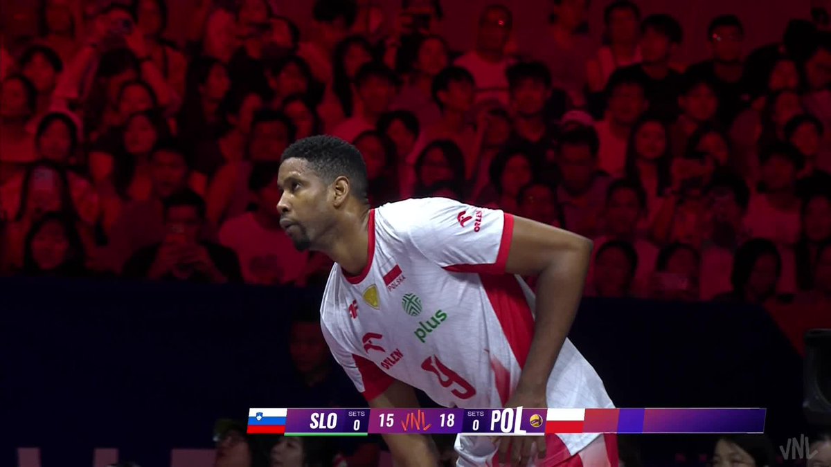 #VNL2026: 🇵🇱 LEON ANSWERS WITH BACK-TO-BACK ACES! 🔥 Just as Slovenia 🇸🇮 close the gap, Wilfredo Leon fires two straight aces to keep Poland 🇵🇱 out in front. 🎯 📺 LIVE NOW on VBTV: 🏐 #BePartOfTheGame #Volleyball #VNLFinals