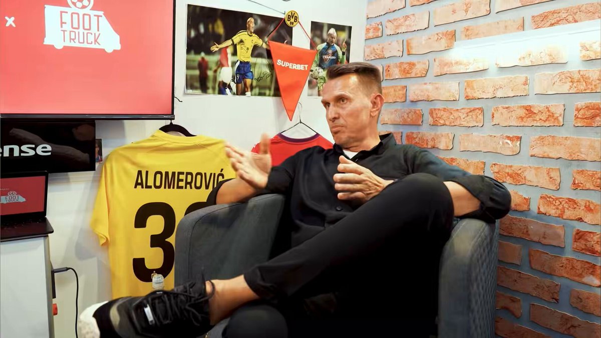 🗣️ Ojrzyński: Pierwszy raz na wakacje z rodziną pojechałem w wieku 40 lat - jak byłem w Koronie Kielce. Miałem zapewniony byt na następny sezon, więc wtedy mogłem pojechać z rodziną na wakacje do Grecji. A tak to była harówa i niepewna sytuacja, bo co z tego, że byłem w klubach, w których robiliśmy awanse, skoro na następny sezon nie zostawałem, bo wybierano bardziej wygodnego gościa - takiego, który może poczekać na pewne rzeczy. A ja nie mogłem czekać, bo miałem rodzinę i musiałem wiedzieć, ile i jak.