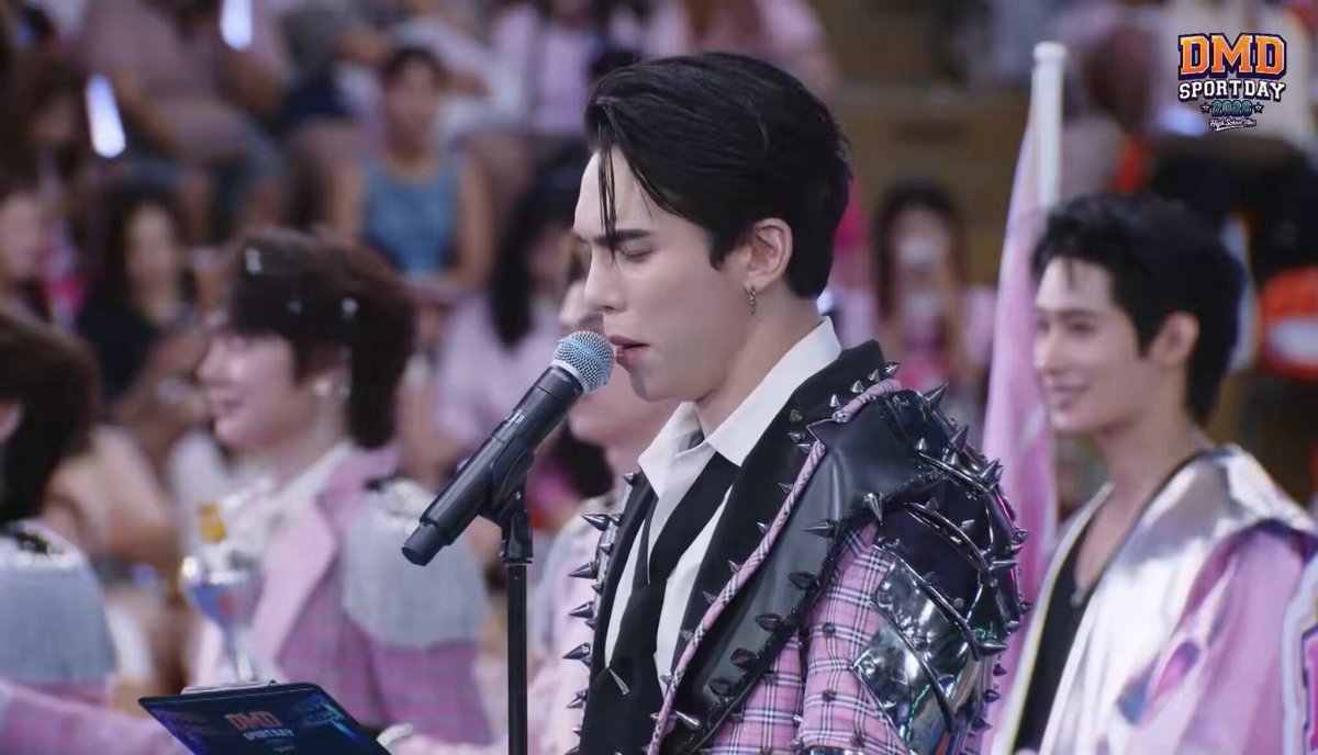 🦖: No hugging, no holding back. 🐺: holding back 🦖: No dragging the opposite team to your side. 🐺: (dragging) to your/my side ZEENUNEW x ZON SUSU #กีฬาสีซีนุนิวสุดเจ๋ง #ZeeNuNew