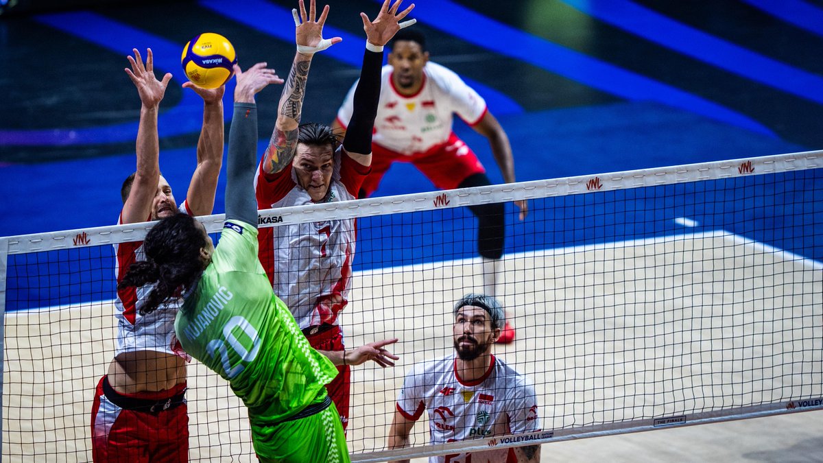 #VNL2026: POLAND ARE BACK TO DEFEND THE TITLE 🇵🇱🏆 The defending champions are heading back to the VNL Final 🤩! Poland 🇵🇱 dominated Slovenia 🇸🇮 in straight sets, with Wilfredo Leon leading the way with 1️⃣6️⃣ points, including 6️⃣ aces 🤯. One more win stands between Poland and back-to-back VNL titles 🏆👀 📺 Relive it on VBTV: 🏐 #BePartOfTheGame #Volleyball #VNLFinals