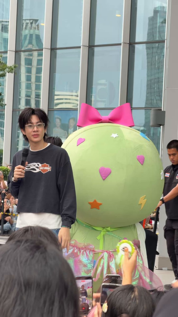 มีฟค.ฝากของให้เบบี๋ พี่ออฟ : บี๋ ของมึงเยอะเกินไปแล้วนะ (แต่ก็รับไปติดให้บี๋นะ ) #OFFGUNBABII