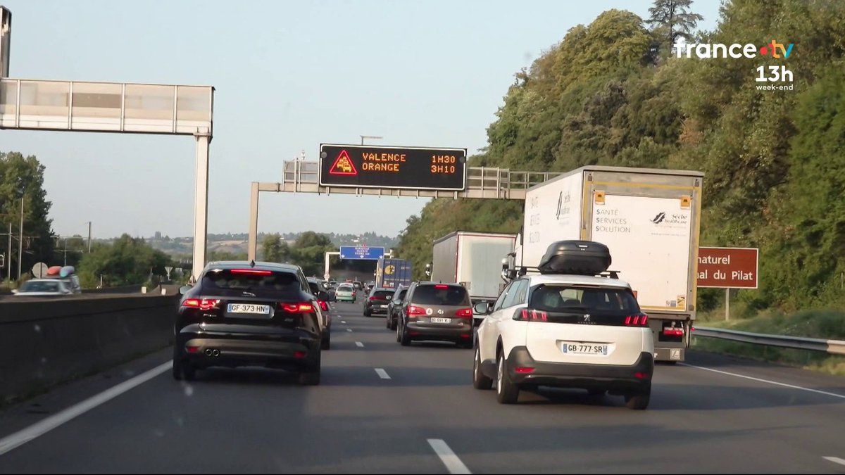 Premier jour et premier samedi du mois d'août : c'est l'une des pires journées de l'année sur les routes. Déjà plus d'un millier de kilomètres de bouchons enregistrés avant midi. La journée s'annonce longue mais les vacanciers gardent le sourire. #JT13h