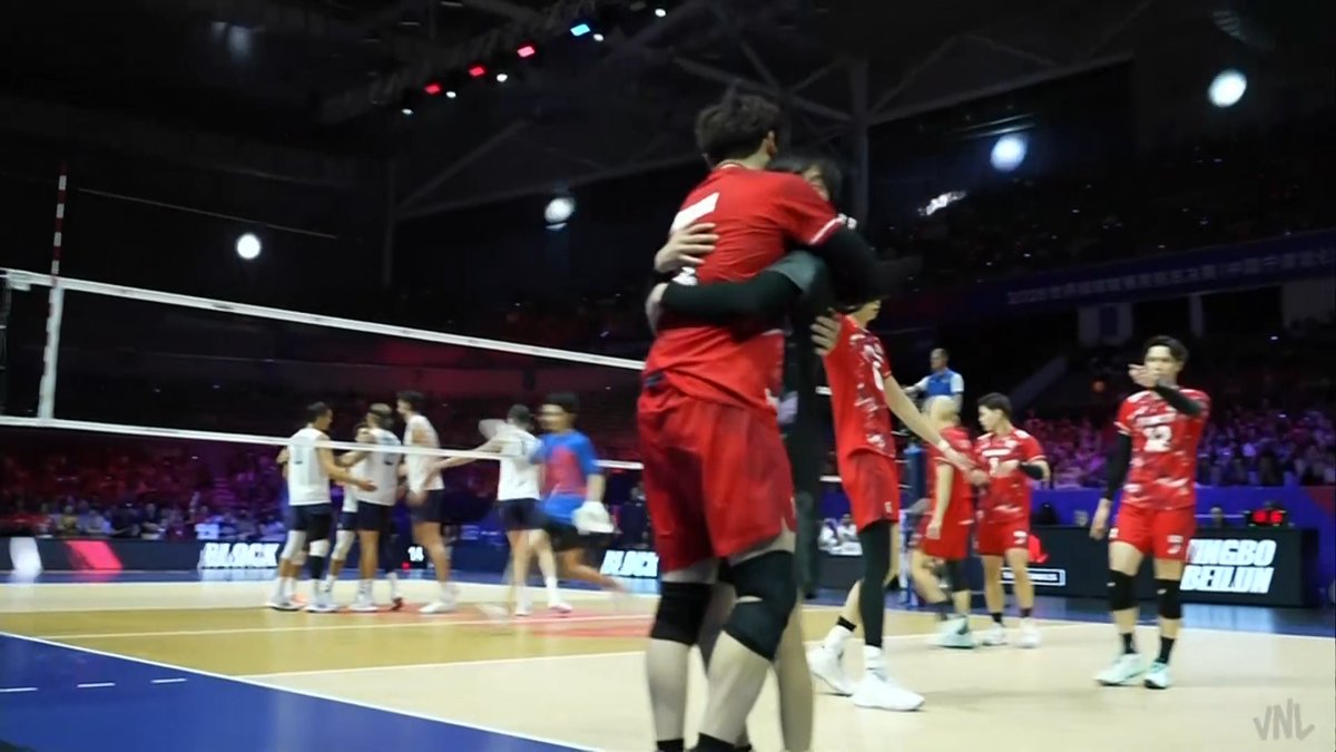 / #バレーボールネーションズリーグ ✨🎌 📺地上波TBS系列放送中📺 \ 【準決勝】 🇯🇵日本 ⑲ ㉕ ㉕ 2️⃣ 🇺🇸アメリカ ㉕ ㉓ ⑳ 1️⃣ キャプテン #石川祐希 選手の会心のブロック✊ 勢いに乗る日本が勝ち切り🇯🇵セット連取💥 メダル確定まであと1セット🪙