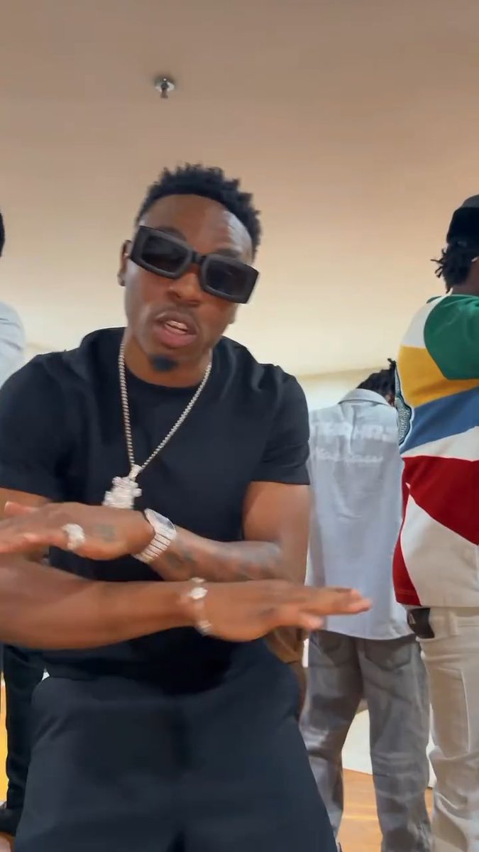 Mayorkun, Zlatan, Lil Kesh, Skiibii, Nikos, Biesloaded, Ehiz & Ayo Freeman have started a “B4 B4” Challenge 🤩🔥