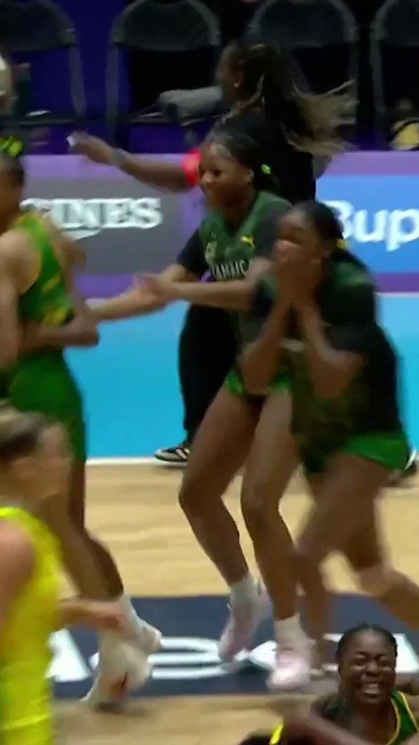 MASSIVE UPSET! 😱 Jamaica defeat Australia by ONE point to book their place in the Netball gold medal match!