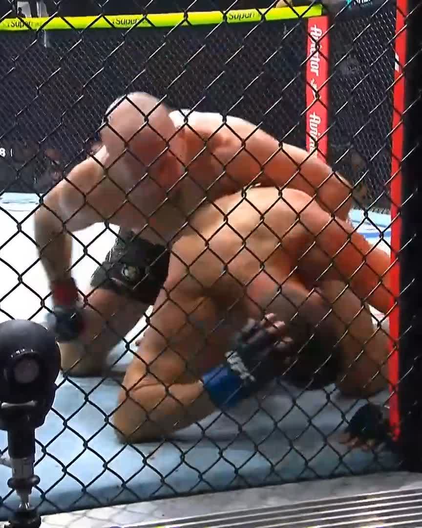 Pushing the pace ⚡️ Mateusz Rębecki makes it the 4th consecutive RD1 finish at #UFCBelgrade! [ LIVE NOW on @ParamountPlus ]
