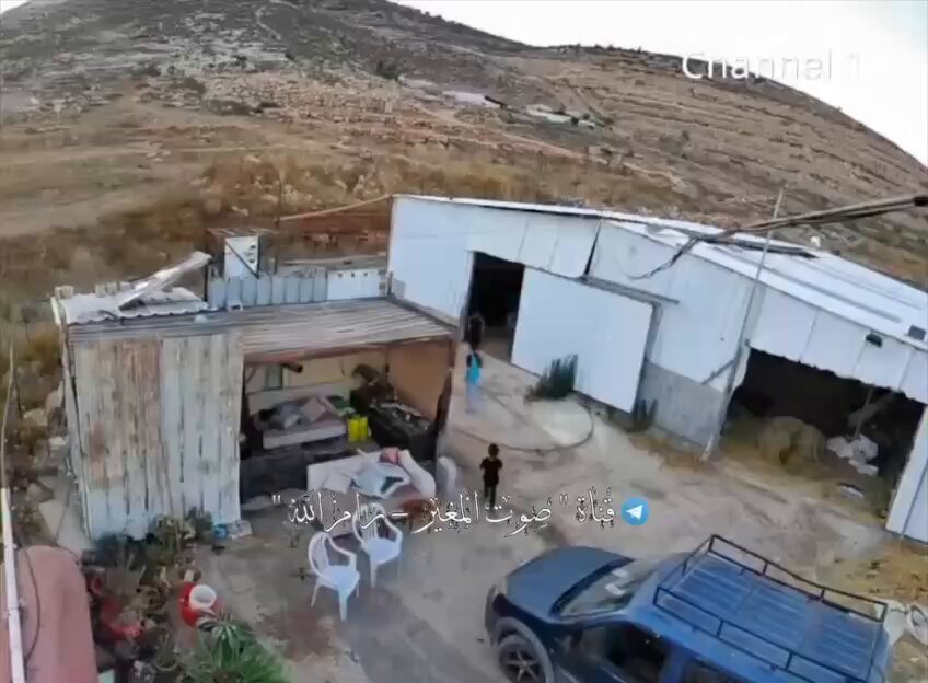 דורון קדוש: חייל צה״ל בשירות סדיר נעצר לפני זמן קצר בחשד שירה בילד פלסטיני בן 9 בכפר אלמוע׳ייר בבנימין. האירוע קרה אתמול, כשלפי החשד, החייל הגיע (לא במסגרת תפקידו, אלא בעת ששהה בחופשה) לפאתי הכפר הפלסטיני עם מספר ישראלים נוספים. לפי החשד החייל ירה מנשקו האישי ופגע בילד הפלסטיני